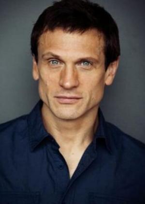 Simon Merrells